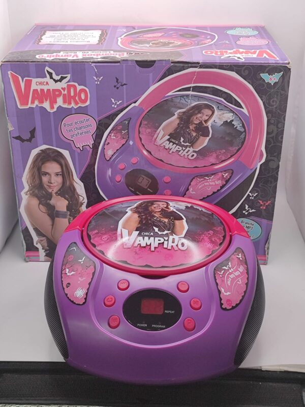 Imagen de WhatsApp 2024 10 01 a las 11.11.24 b1dd1b55 MINI CADENA BOOMBOX CHICA VAMPIRO * A ESTRENAR*