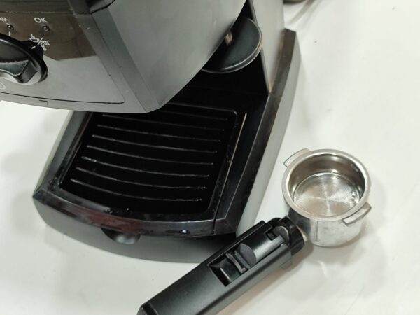 Imagen de WhatsApp 2024 10 05 a las 12.15.31 c34cd590 CAFETERA DELONGHI NEGRA BARISTA EC145