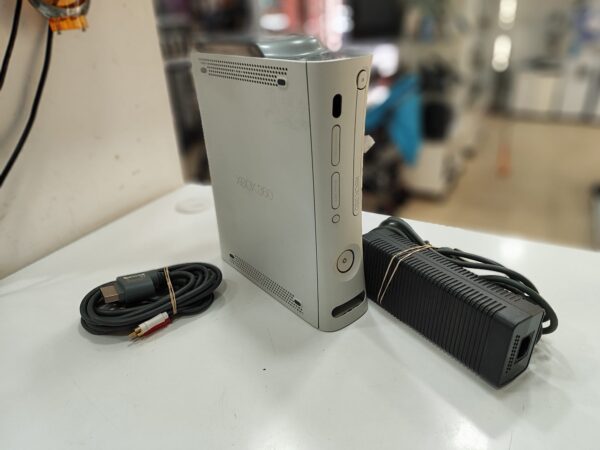 Imagen de WhatsApp 2024 10 24 a las 12.27.56 563afbc9 CONSOLA XBOX 360 20GB HDD + CABLES * NO INCLUYE MANDO