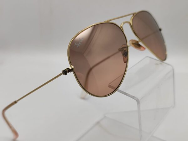 Imagen de WhatsApp 2024 10 29 a las 12.11.04 269f7836 GAFAS DE SOL RAY-BAN AVIATOR RB 3025 CRISTAL ROSADO MONTURA DORADA