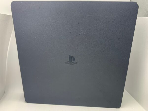 WhatsApp Image 2024 10 02 at 20.03.15 1 CONSOLA SONY PS4 SLIM 1TB CON MANDO Y CABLES