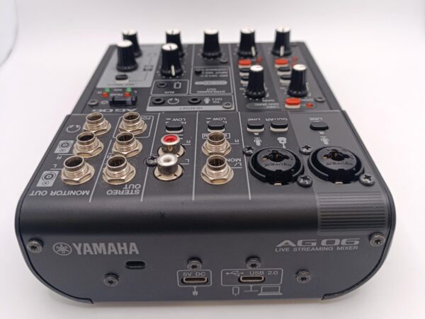 WhatsApp Image 2024 10 03 at 12.18.15 MESA DE MEZCLAS YAMAHA AG06MK2 + CABLE