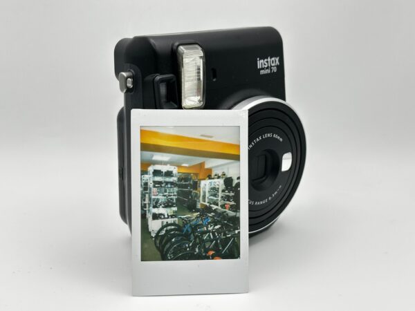 WhatsApp Image 2024 10 07 at 11.30.00 CAMARA INSTANTANEA FUJIFILM INSTAX MINI 70 + CAJA Y ACC