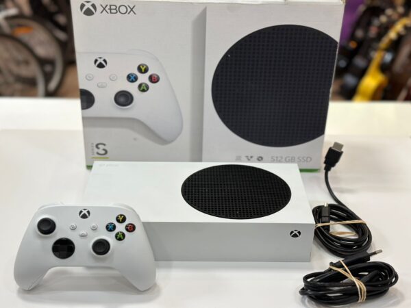 WhatsApp Image 2024 10 09 at 12.36.51 CONSOLA XBOX SERIES S 512GB + CAJA MANDO Y ACC