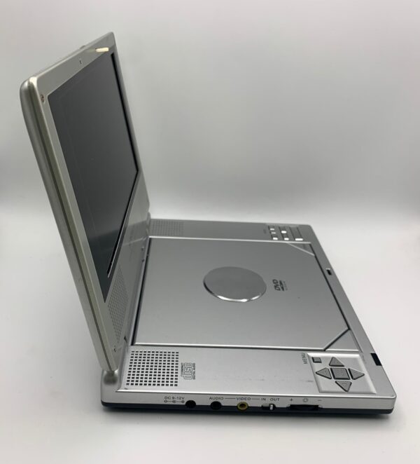 WhatsApp Image 2024 10 15 at 11.57.20 DVD PORTATIL SUNTECH DL-P700 + MANDO + CARGADOR