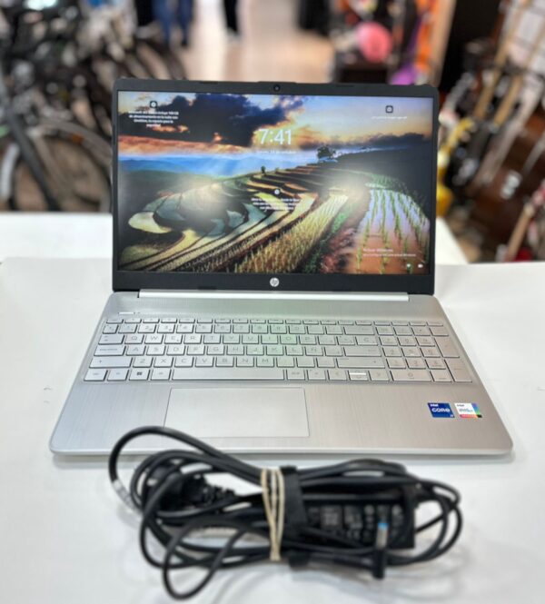 WhatsApp Image 2024 10 24 at 12.43.53 PORTATIL HP INTEL I7-1255U 16RAM 512GB SSD WIN.10 PRO + CARGADOR