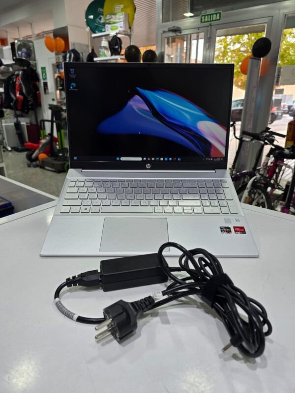 WhatsApp Image 2024 10 25 at 12.39.06 PORTATIL HP PAVILION 15-EH RYZEN 7-7730U / 16GB / 512GB SSD / AMD RADEON GRAPHICS + CABLE