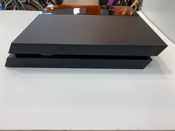 WhatsApp Image 2024 10 26 at 11.04.18 1 CONSOLA SONY PS4 FAT 1TB + CABLES