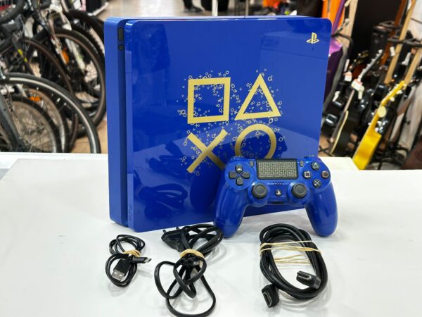 WhatsApp Image 2024 10 28 at 13.06.31 2 CONSOLA PS4 SLIM 500 GB EDICION ESPECIAL AZUL+MANDO+CABLE