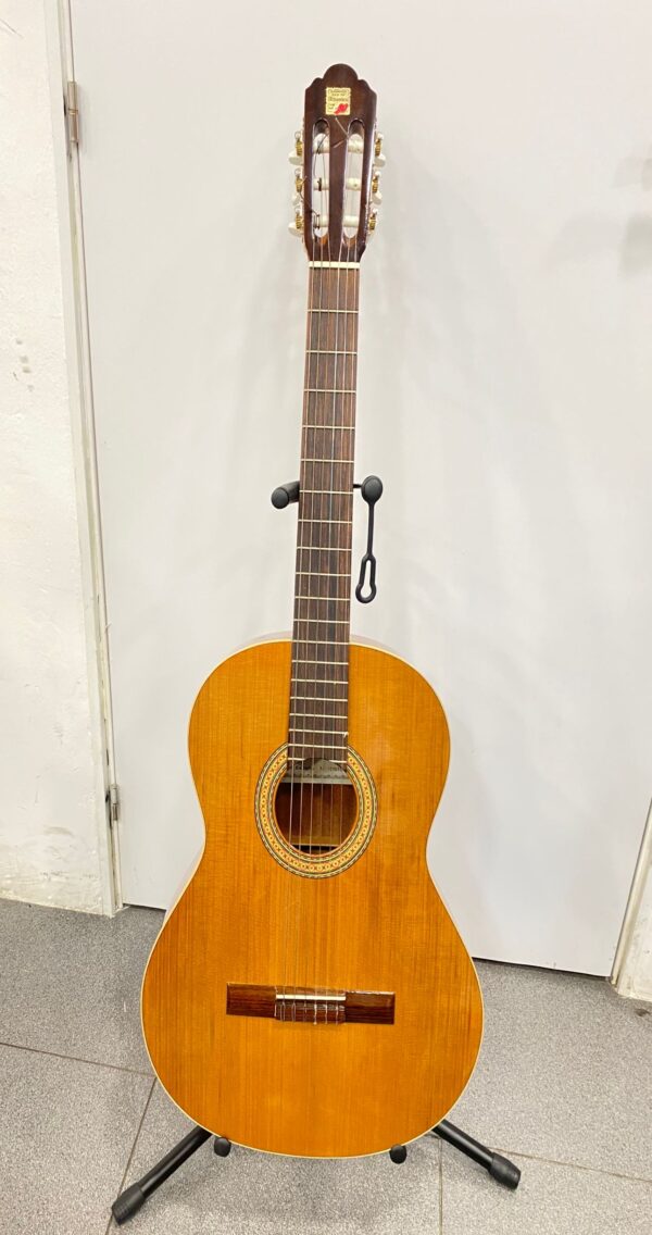 WhatsApp Image 2024 10 30 at 12.59.36 GUITARRA CLASICA ALHAMBRA ESPAÑA MODELO 019696