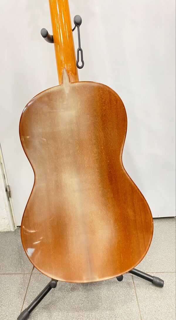 WhatsApp Image 2024 10 30 at 12.59.37 GUITARRA CLASICA ALHAMBRA ESPAÑA MODELO 019696