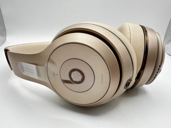 WhatsApp Image 2024 10 31 at 18.41.16 AURICULARES DE DIADEMA BEATS SOLO 3 DORADO + CAJA