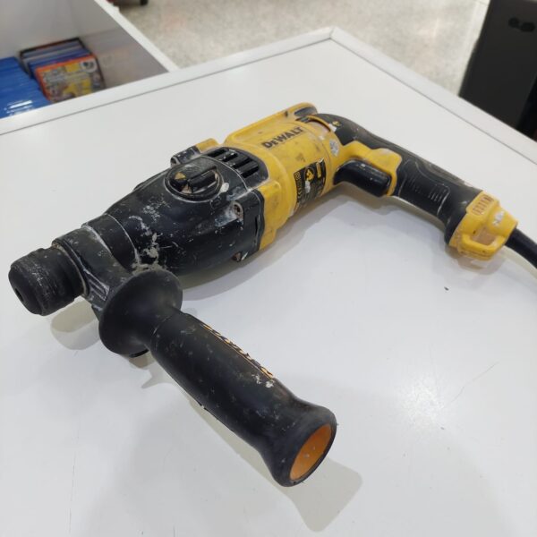 14 U502264 3 TALADRO PERCUTOR DEWALT D25133 800W