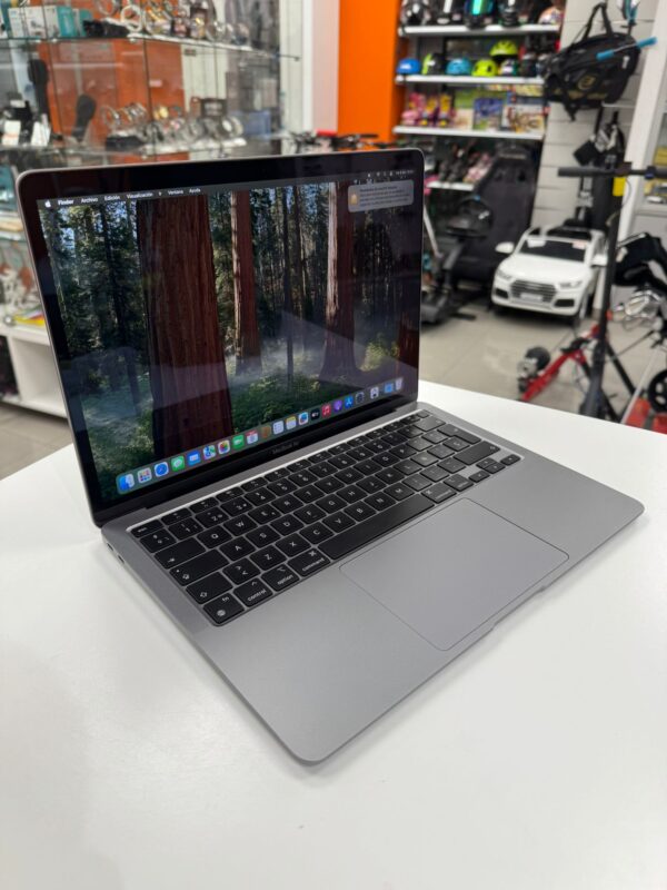 15 U505832 8 APPLE MACBOOK AIR M1 2020 8GB/256GB + CARGADOR