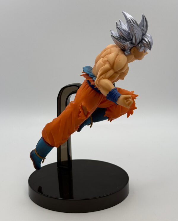 15 U507856 1 scaled FIGURA GOKU ULTRA INSTINTO + CAJA