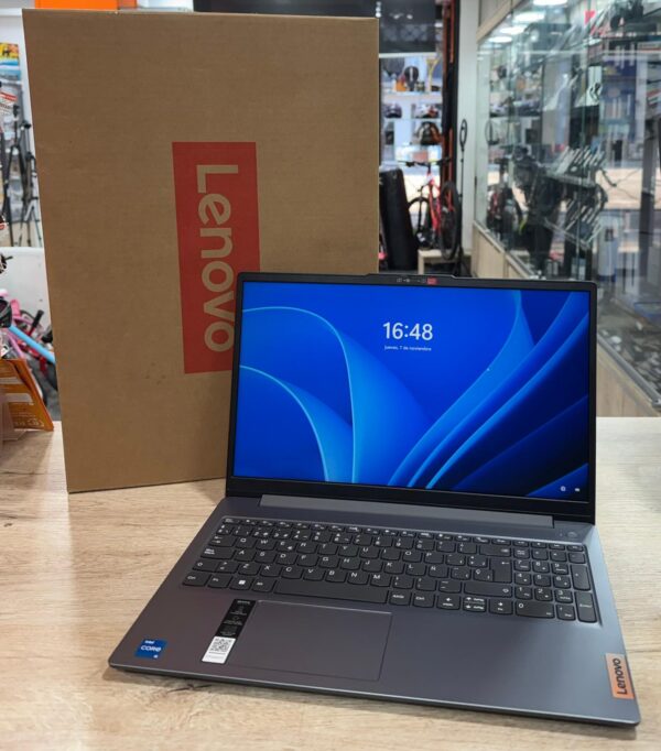 481744 9 PORTATIL LENOVO IDEAPAD SLIM 3 I5-12GEN 512GB SSD 8RAM + CAJA