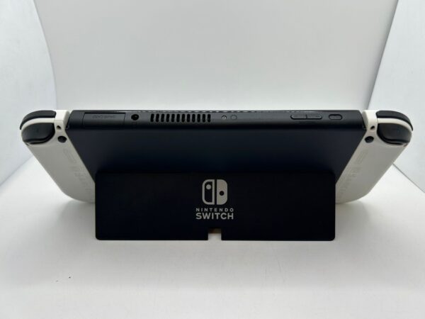 501519 6 CONSOLA NINTENDO SWITCH OLED + CARGADOR + BASE + GRIP + ESTUCHE