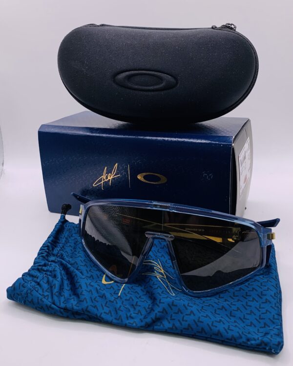 502050 scaled GAFAS DE SOL OAKLEY LATCH PANEL KYLIAN MBAPPE SIGNATURE+FUNDA Y CAJA