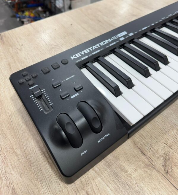 506539 4 TECLADO M-AUDIO KEYSTATION 49 MK3 + CAJA + CABLE