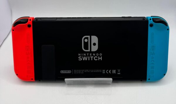 507498 3 CONOSOLA NINTENDO SWITCH + CARGADOR + ACC + CAJA