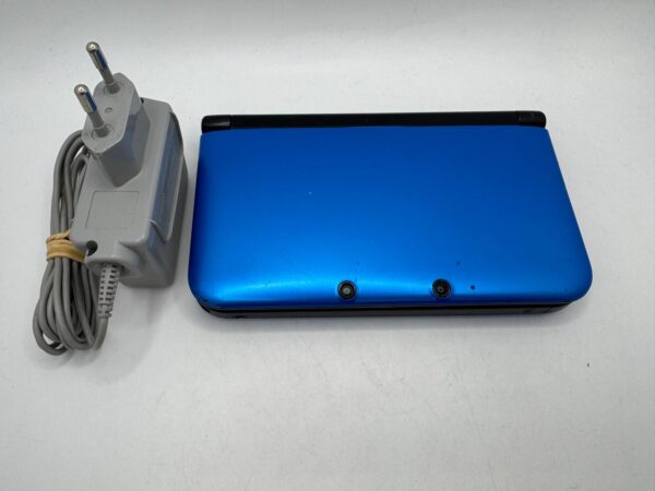 507831 3 CONSOLA NINTENDO 3DS XL COLOR AZUL + CARGADOR "PERDIDA DE LUZ EN ESQUINA INFERIOR IZQUIERDA"