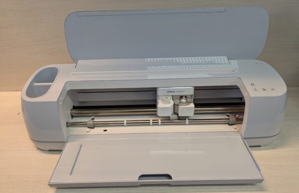 507868 1 PLOTTER DE CORTE CRICUT MAKER 3 + CABLE