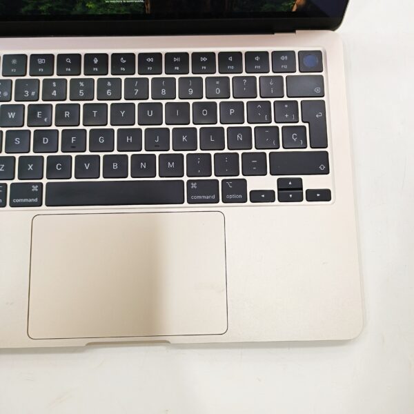 508846 2 scaled PORTATIL APPLE MACBOOK AIR M2 8GB 256GB DORADO CON CARGADOR 99%