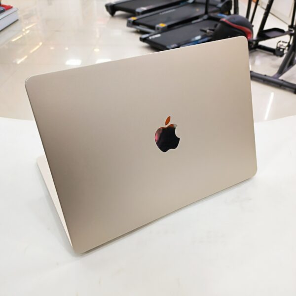 508846 4 scaled PORTATIL APPLE MACBOOK AIR M2 8GB 256GB DORADO CON CARGADOR 99%