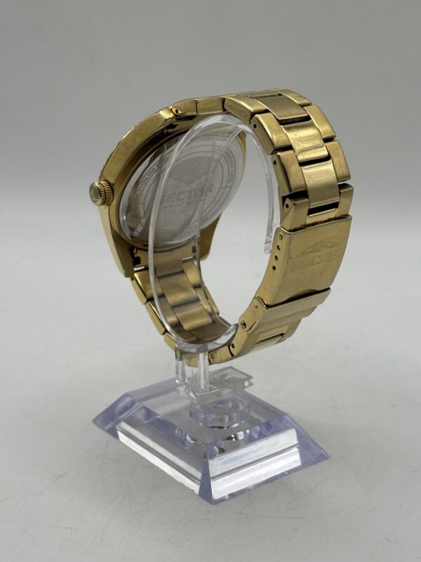 509143 3 scaled RELOJ DE PULSERA SECTOR 240 DORADO