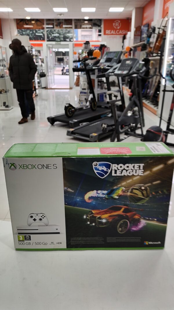 IMG20241121104859 scaled CONSOLA MICROSOF XBOX ONE S CON CABLES Y CAJA