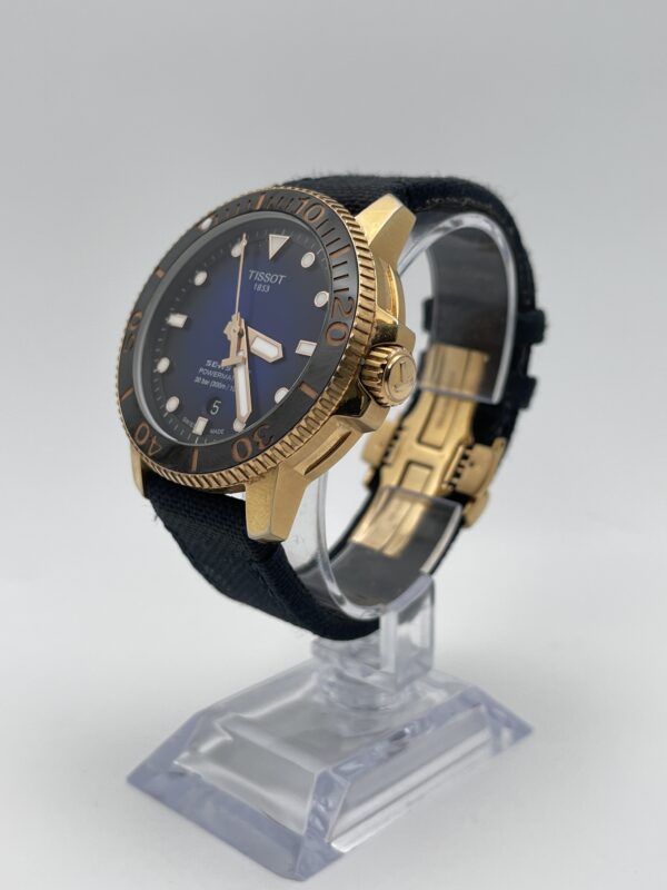 IMG 3068SAMU121124 43 scaled RELOJ AUTOMATICO TISSOT T120407A SEASTAR POWERMATIC 80 AZUL CORREA TELA