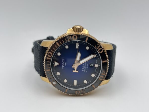 IMG 3068SAMU121124 45 scaled RELOJ AUTOMATICO TISSOT T120407A SEASTAR POWERMATIC 80 AZUL CORREA TELA