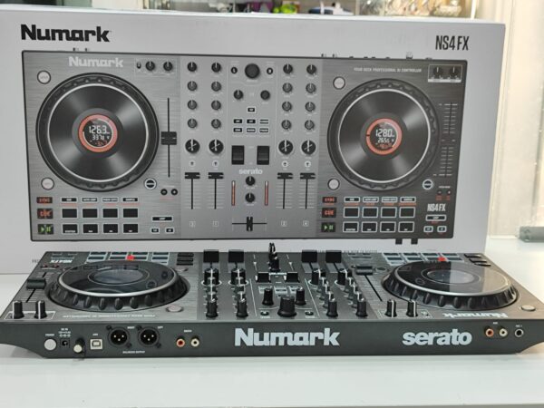 Imagen de WhatsApp 2024 11 04 a las 18.58.38 2b6e0323 CONSOLA NUMARK NS4 FX 4 DECK + CAJA + ACC