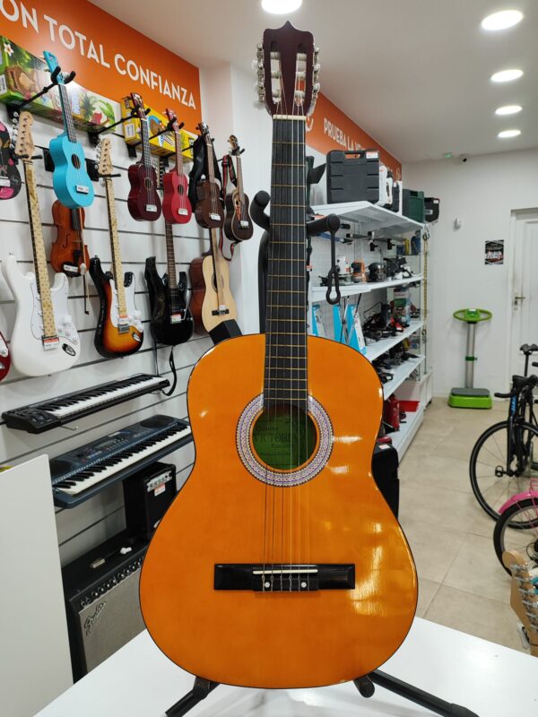 Imagen de WhatsApp 2024 11 22 a las 12.10.55 c2c50c97 GUITARRA VICTORIA ROMANZA 3/4 DE CADETE