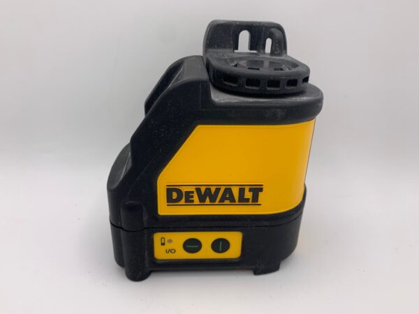 WhatsApp Image 2024 11 21 at 11.35.50 1 NIVEL LASER DEWALT DW088CG + MAL