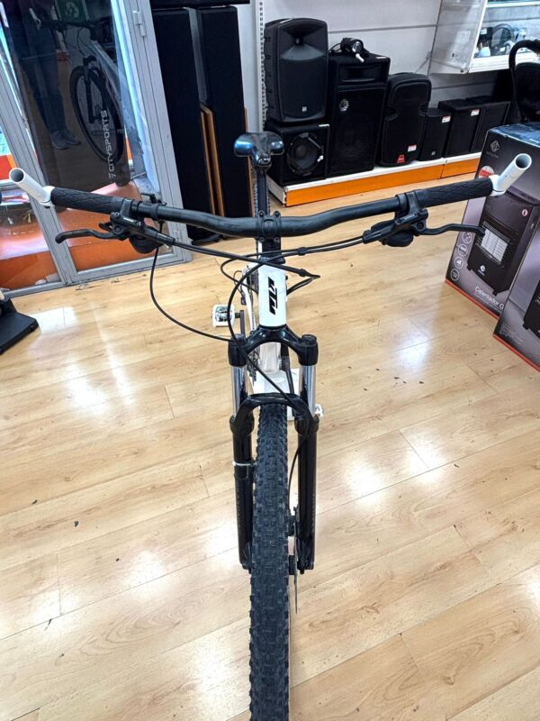 06 U451919 7 BICICLETA KTM ULTRA RIDE 29'' BLANCA