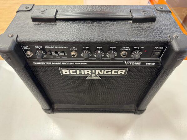 3853315 1 AMPLIFICADOR BEHRINGER V-TONE GM108