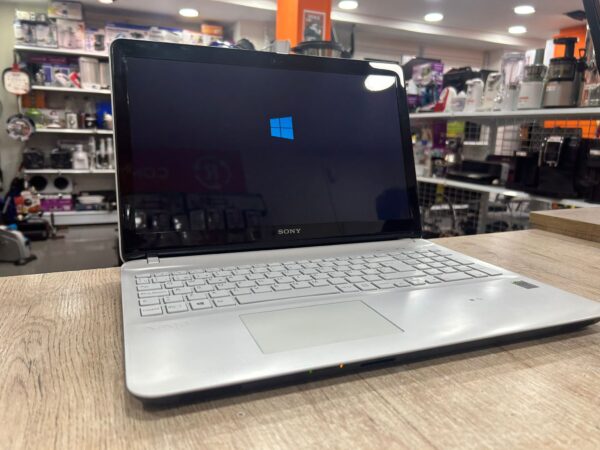 490463L 4 PORTATIL SONY VAIO I5 4GEN 512GB 8RAM WIN 10 + CARGADOR