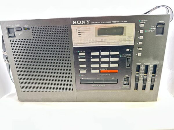 490801 4 RADIO MULTIBANDA SONY ICF-2001 + ADAPTADOR A LA LUZ