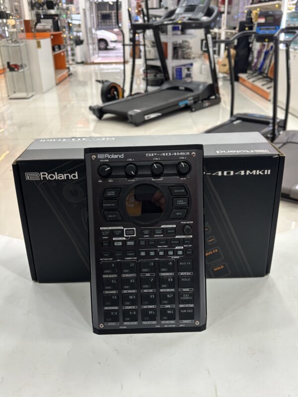 493118 1 scaled SAMPLER MOVIL ROLAND SP-404MKII CON CAJA Y CARGADOR