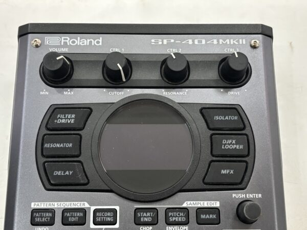 493118 2 scaled SAMPLER MOVIL ROLAND SP-404MKII CON CAJA Y CARGADOR