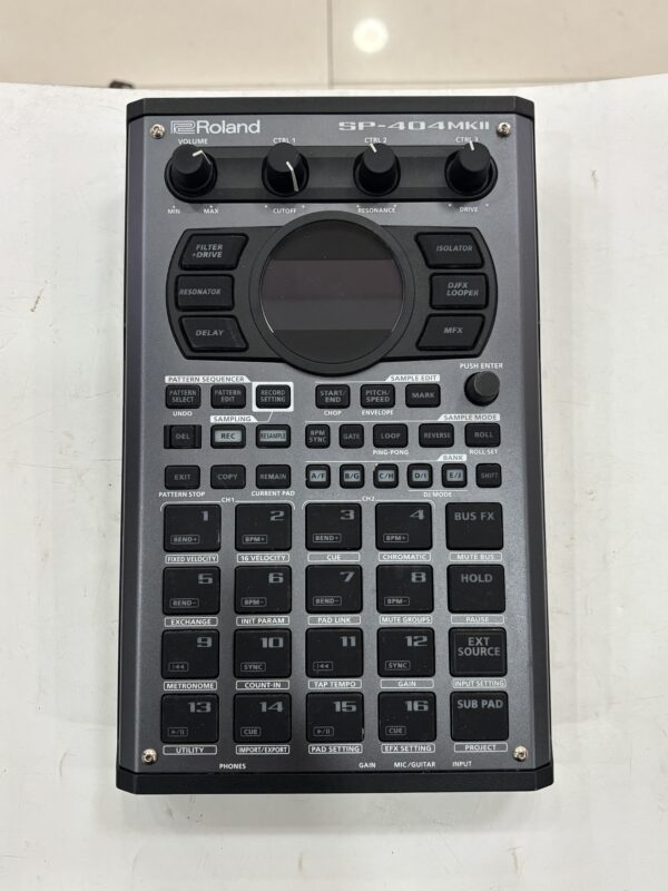 493118 4 scaled SAMPLER MOVIL ROLAND SP-404MKII CON CAJA Y CARGADOR