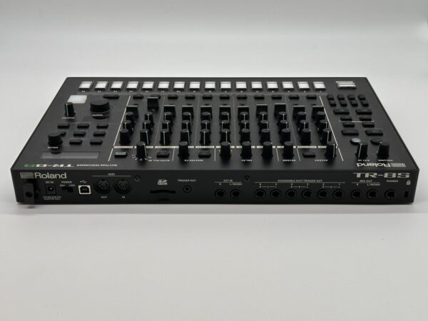 493359 2 CAJA DE RITMOS ROLAND TR-8S +CAJA Y ACC