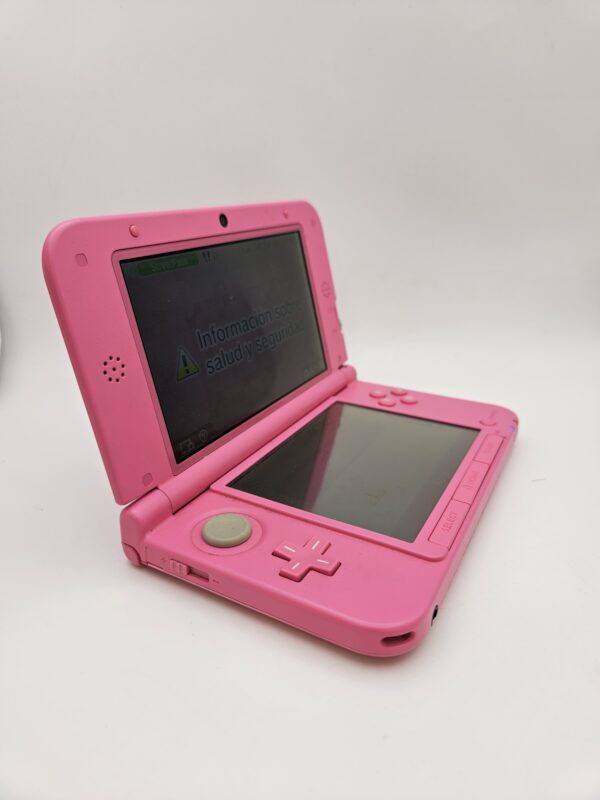 496087 2 scaled CONSOLA NINTENDO 3DS XL ROSA + CARGADOR + LAPIZ GENERICO