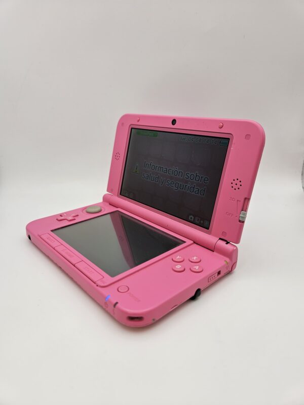 496087 3 scaled CONSOLA NINTENDO 3DS XL ROSA + CARGADOR + LAPIZ GENERICO