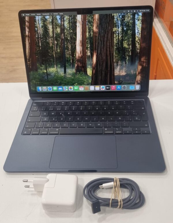 498482 1 PORTATIL MACBOOK AIR 2022 M2/8GB/256GB SSD AZUL + CARGADOR + FUNDA