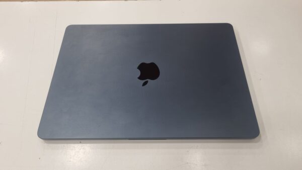 498482 4 PORTATIL MACBOOK AIR 2022 M2/8GB/256GB SSD AZUL + CARGADOR + FUNDA