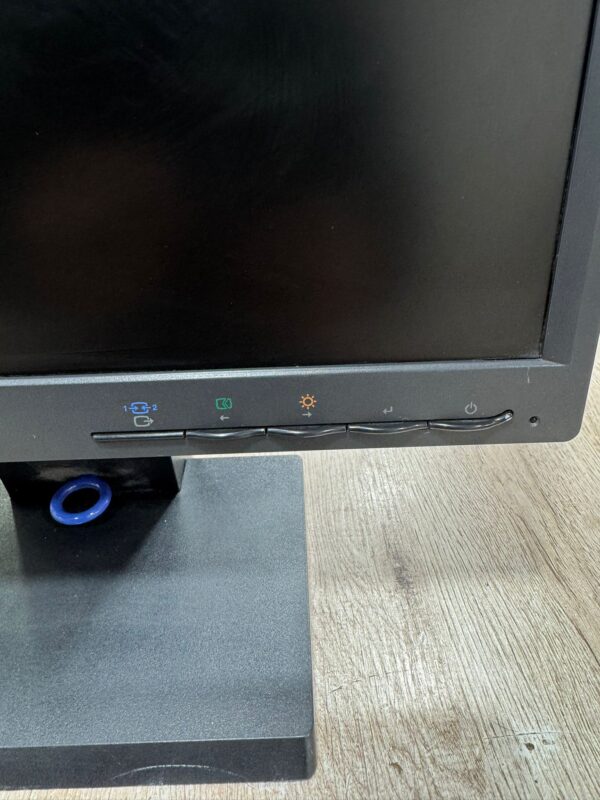 507376 4 MONITOR LENOVO MOD THINKVISION + CABLE