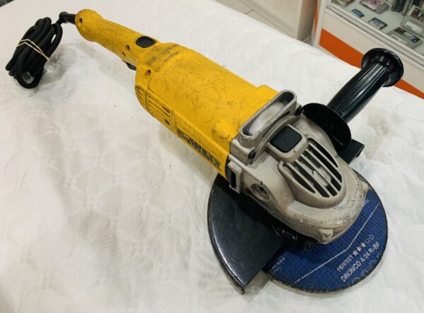 510929 2 scaled RADIAL DEWALT DWE492S 2200W