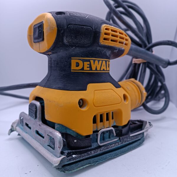 510958 2 LIJADORA VIBRATORIA DEWALT MOD DWE6411